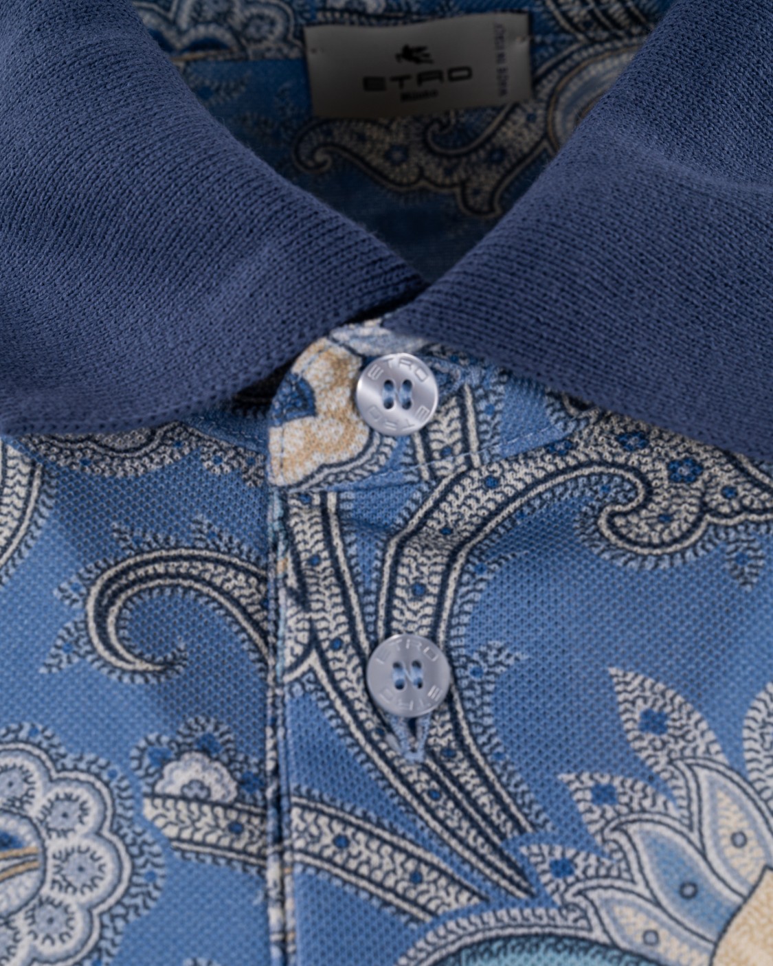 shop ETRO  Polo: Etro polo in cotone paisley floreale.
Motivo Paisley a maxi fiori all-over, di cui alcuni arricchiti con il lettering del brand. 
Pegaso e il monogram ETRO ricamati sul petto.
Fit Roma.
Composizione: 100% COTONE.
Made in Italy.. MRMD0004 AK570-X0800 number 2987615